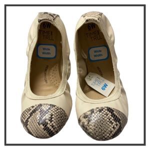 Time & Tru Size 6W Cream & Snake Skin Casual Shoes